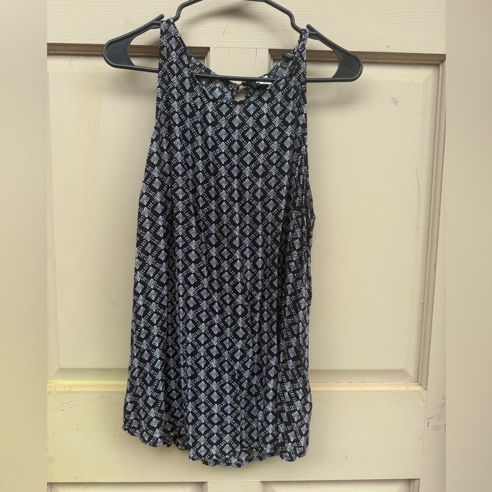 ⭐️black halter tank top with keyhole back